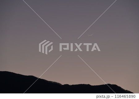 北杜市白州町で見る、皐月の夕空はマジックアワーに初月 北杜市白州町で見る、皐月の夕空はマジックアワーに初月 116465890