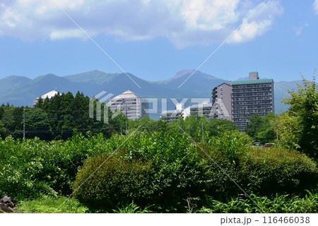 栃木県那須町　那須高原と那須連山と宿泊施設 116466038