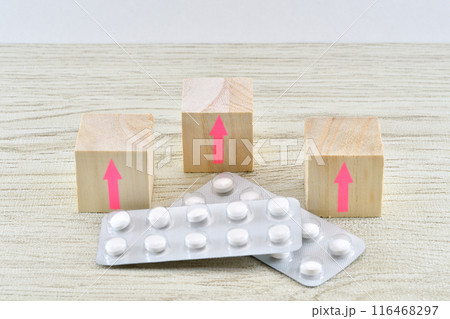 薬と矢印で自己負担額引き上げのイメージ 薬と矢印で自己負担額引き上げのイメージ 116468297