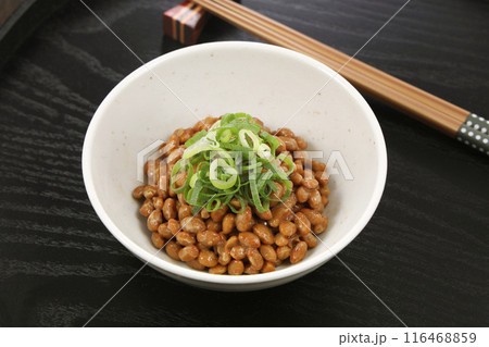 小皿に入れた納豆 116468859