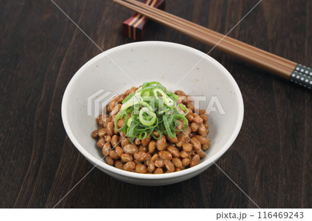 小皿に入れた納豆 116469243