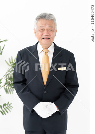 シニア男性 ビジネス 白手袋 縦 シニア男性 ビジネス 白手袋 縦 116469472