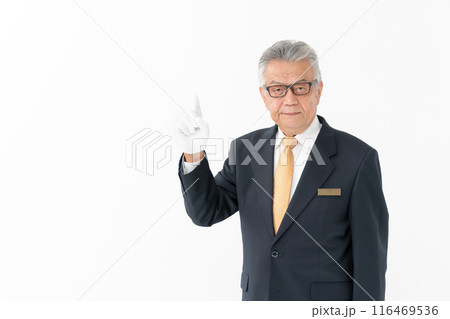 シニア男性 ビジネス 白手袋 指差し シニア男性 ビジネス 白手袋 指差し 116469536
