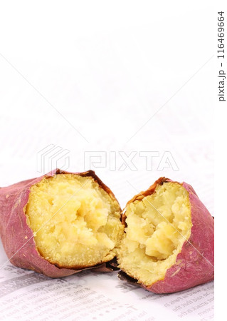 焼き芋　紅優甘　べにゆうか　割ったところ　明るい背景 116469664