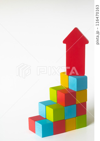 矢印と積み木ブロックのグラフ・右肩上がり 矢印と積み木ブロックのグラフ・右肩上がり 116470163
