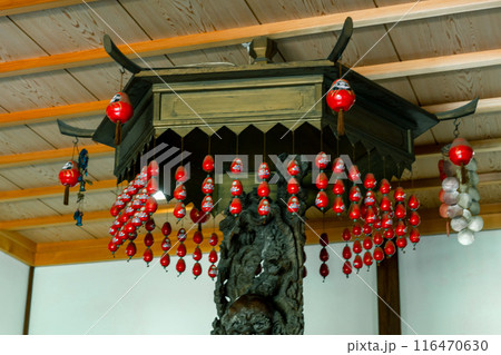 京都府八幡市円福寺で晩秋の黄色に色づいたイチョウを撮影 116470630