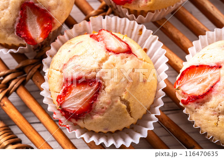 いちごのマフィン 116470635