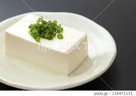 黒背景に木綿豆腐 黒背景に木綿豆腐 116471131