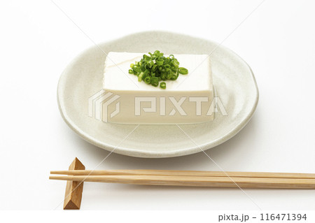 白背景に木綿豆腐 白背景に木綿豆腐 116471394