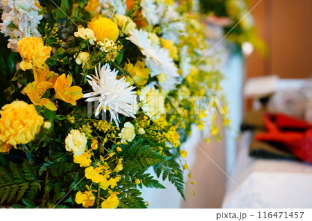 お洒落な花祭壇 116471457