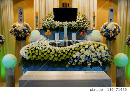 お洒落な花祭壇 116471486