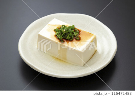 黒背景に木綿豆腐 黒背景に木綿豆腐 116471488
