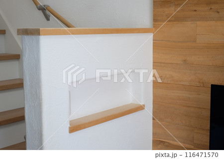 無垢板を使った壁（アカシア材） 116471570