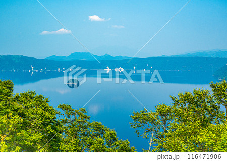 道東一人旅で訪れた摩周ブルーの蒼色の湖面が美しい摩周湖の風景 116471906