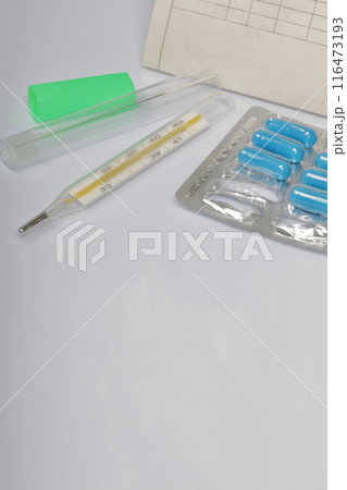 Cold treatment. Tablets For lowering the temperature during the flu. The recipe form is visible. Lie next to the thermometer to measure body temperature. Cold treatment. Tablets For lowering the temperature during the flu. The recipe form is visible. Lie next to the thermometer to measure body temperature. 116473193