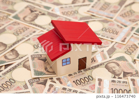住宅と大量の一万円札(新紙幣) 住宅と大量の一万円札(新紙幣) 116473740