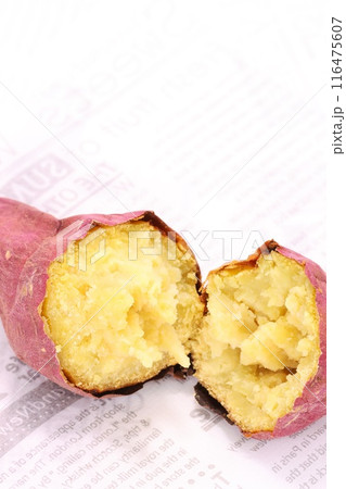 焼き芋　紅優甘　べにゆうか　割ったところ　明るい背景 116475607