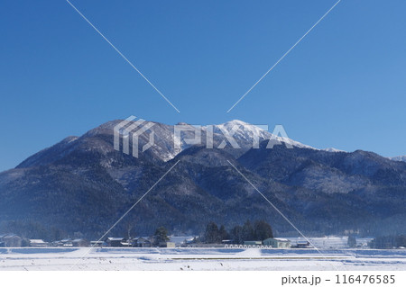 大野市から望む冬の荒島岳と小荒島岳 116476585