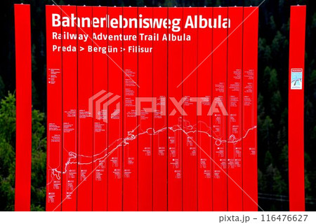名所・ラントヴァッサー橋からプレダ駅まで、絶景区間の鉄道と道路の地図。 116476627