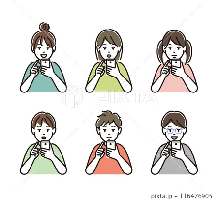 スマホを操作する子供のセット 116476905