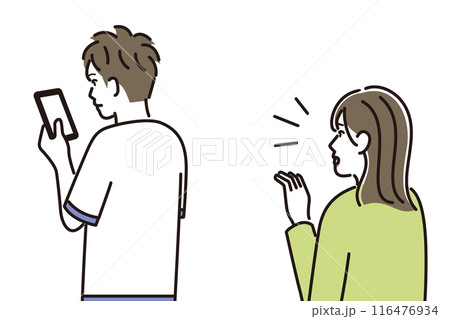 スマホに夢中で母親の声に気づかない男の子 スマホに夢中で母親の声に気づかない男の子 116476934