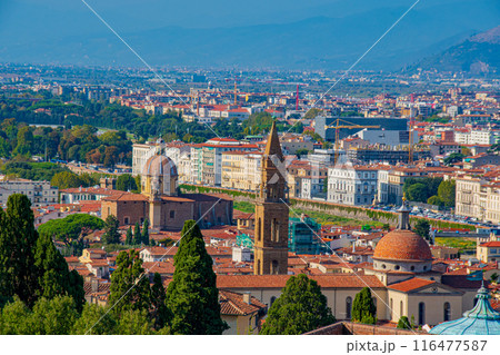 きれいな大聖堂のあるイタリアの花の都フィレンツェの旅行風景 116477587