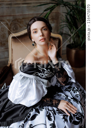 Elegant Baroque Lady in Lavish Lace Gown 116478070