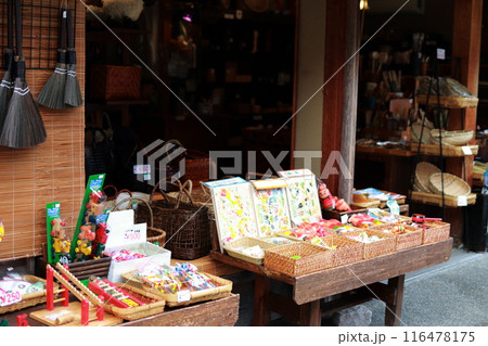 伊勢神宮参道のカラフルなおもちゃ屋 伊勢神宮参道のカラフルなおもちゃ屋 116478175
