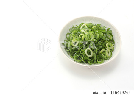 小皿に入れたきざみねぎ 116479265