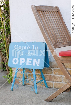 おしゃれなカフェの看板 116479285