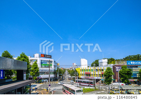 日本の横浜都市景観 7月・緑に包まれたあざみ野駅前などを望む＝平成6年7月5日 116480845