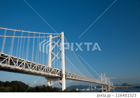 青空に映える瀬戸大橋 116481523