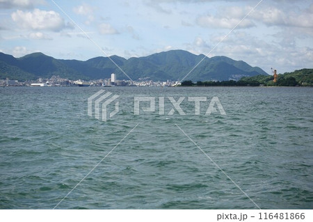 関門海峡　舟島(巌流島)と北九州 116481866