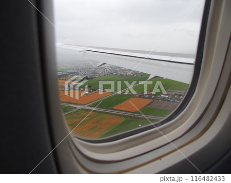 飛行機の窓からの風景 飛行機の窓からの風景 116482433