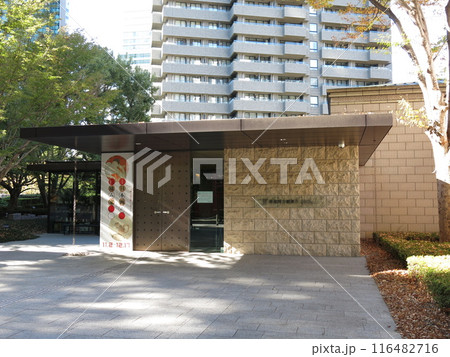 東京都港区六本木の泉屋博古館東京(エントランス) 東京都港区六本木の泉屋博古館東京(エントランス) 116482716