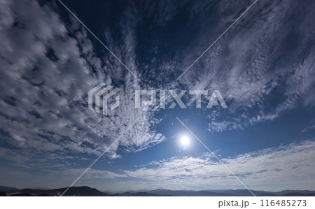 多様な雲が空一面に広がった爽快な朝空・初冬・超広角・空主体・231123am 多様な雲が空一面に広がった爽快な朝空・初冬・超広角・空主体・231123am 116485273