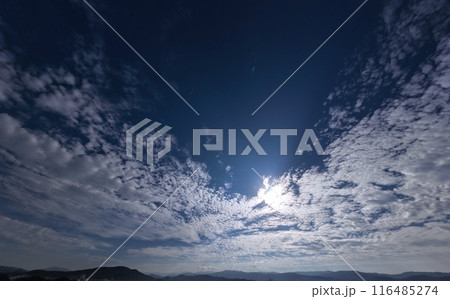 多様な雲が空一面に広がった爽快な朝空・初冬・超広角・空主体・231123am 多様な雲が空一面に広がった爽快な朝空・初冬・超広角・空主体・231123am 116485274