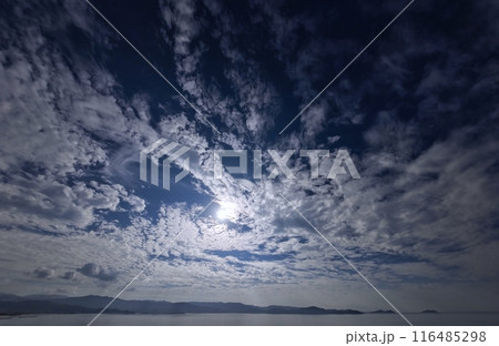 うろこ雲が空一面に広がった爽快な朝空・初冬・超広角・空主体・231123am うろこ雲が空一面に広がった爽快な朝空・初冬・超広角・空主体・231123am 116485298