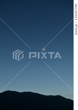 北杜市白州町で見る、皐月の夕空に三日月 北杜市白州町で見る、皐月の夕空に三日月 116487766