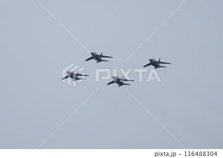 T4　練習機　展示飛行　編隊飛行 116488304