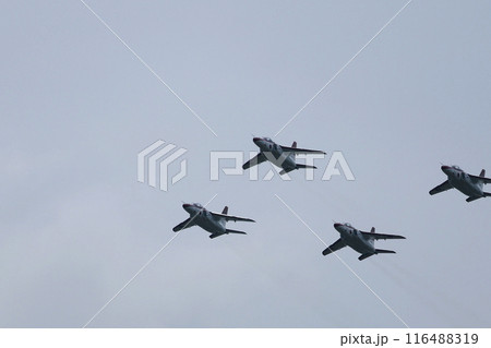 T4　練習機　展示飛行　編隊飛行 116488319