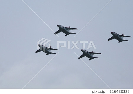 T4　練習機　展示飛行　編隊飛行 116488325