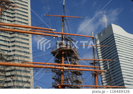 横浜係留展示される初代二本丸のマスト-1 116489326