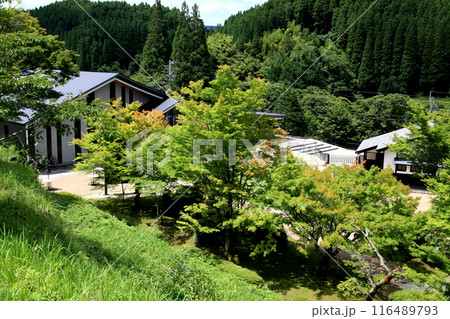 阿蘇郡小国町「北里柴三郎記念館」　里山の緑に囲まれた観光施設 116489793