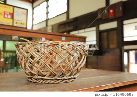 銭湯の脱衣場のかご　昭和レトロの風景 116490698