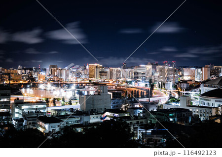沖縄県那覇市の夜景(がじゃんびら公園) 沖縄県那覇市の夜景(がじゃんびら公園) 116492123