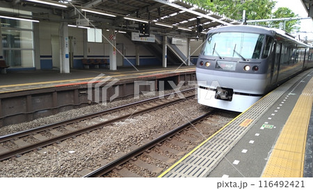 下落合駅を通過する特急小江戸 116492421