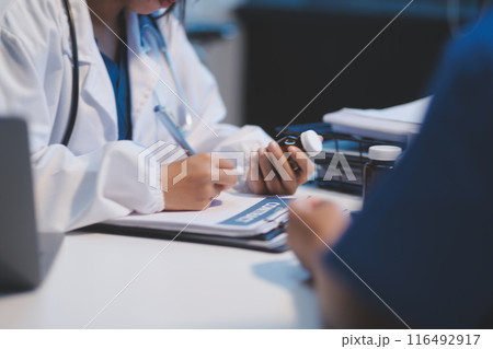 Doctor working in the office and listening to the patient, she is explaining her symptoms, healtcare and assistance concept 116492917