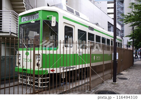 都内に停車する都電荒川線の7500形 都内に停車する都電荒川線の7500形 116494310