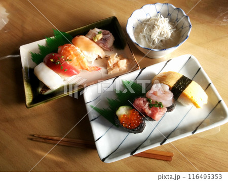 Sushi on a plate，Japanese style / 日本食(和食)，江戸前にぎり寿司 116495353